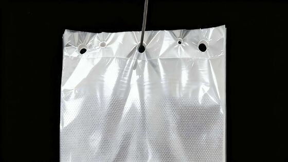 Saco microperfurado transparente permitindo fácil visibilidade do produto, garantindo circulação de ar adequada e frescor